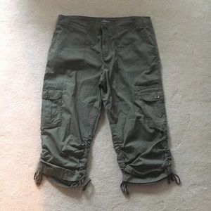 NWOT Green Cargo Capris